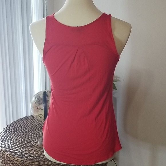 Express Red Top - Picture 4 of 5